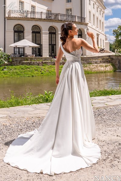 Suknia slubna NANCY - 2025
